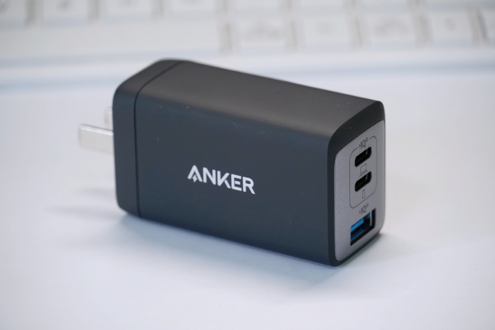 شاحن Anker بقوة 65W USB-C PD